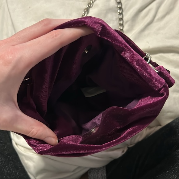 Stylish Purple Velvet Purse with Handle and Metal Chain - Picture 4 of 5